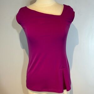 Karimadon magenta asymmetrical neckline short sleeved stretch blouse size small